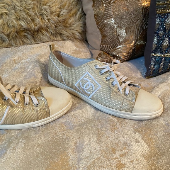 Gorgeous gold Authentic Chanel sneakers - Picture 3 of 10